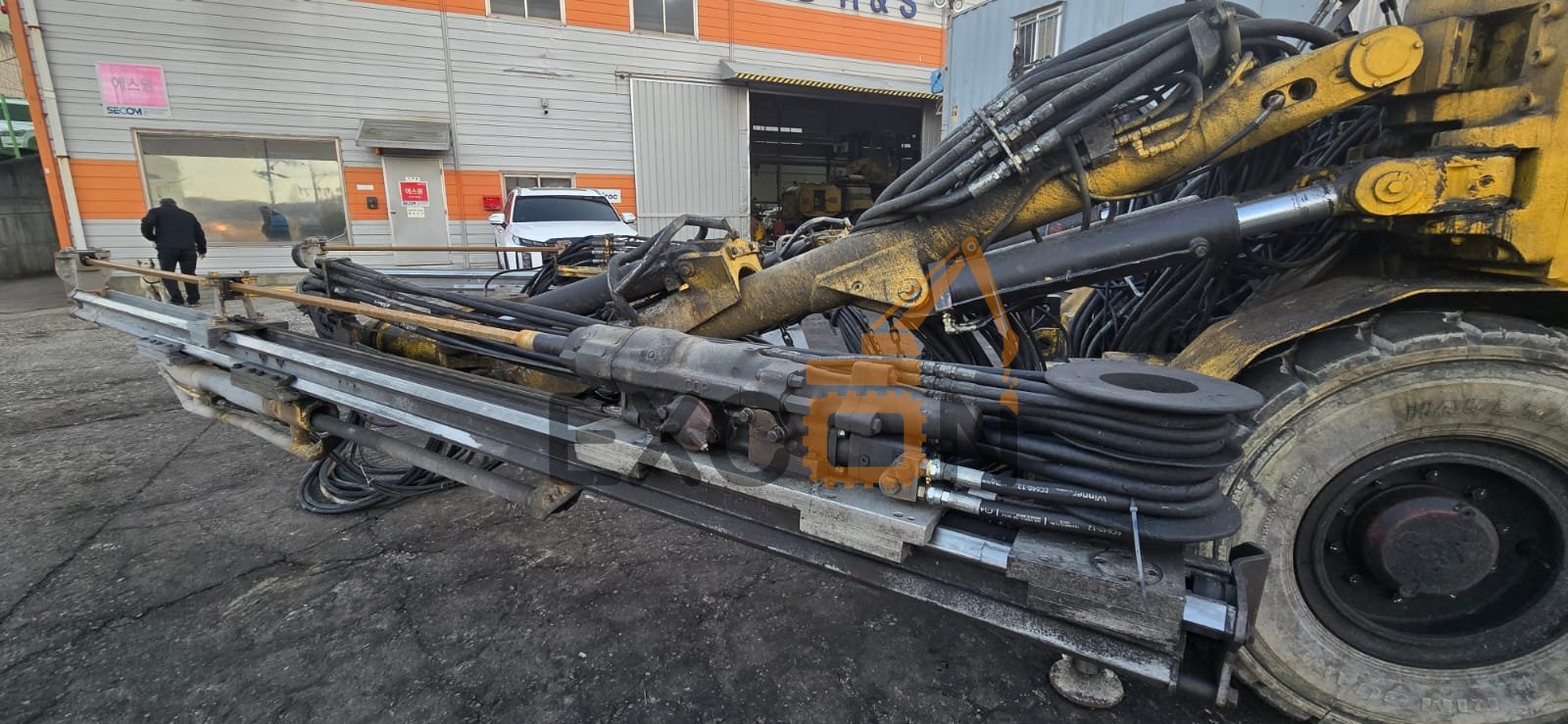 2000 ATLAS COPCO BOOMER 282