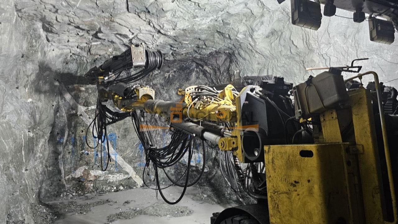 2004 ATLAS COPCO ROCKETBOOMERM2D