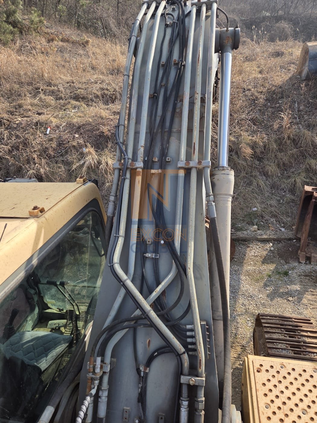 2011 VOLVO 290B PRIME