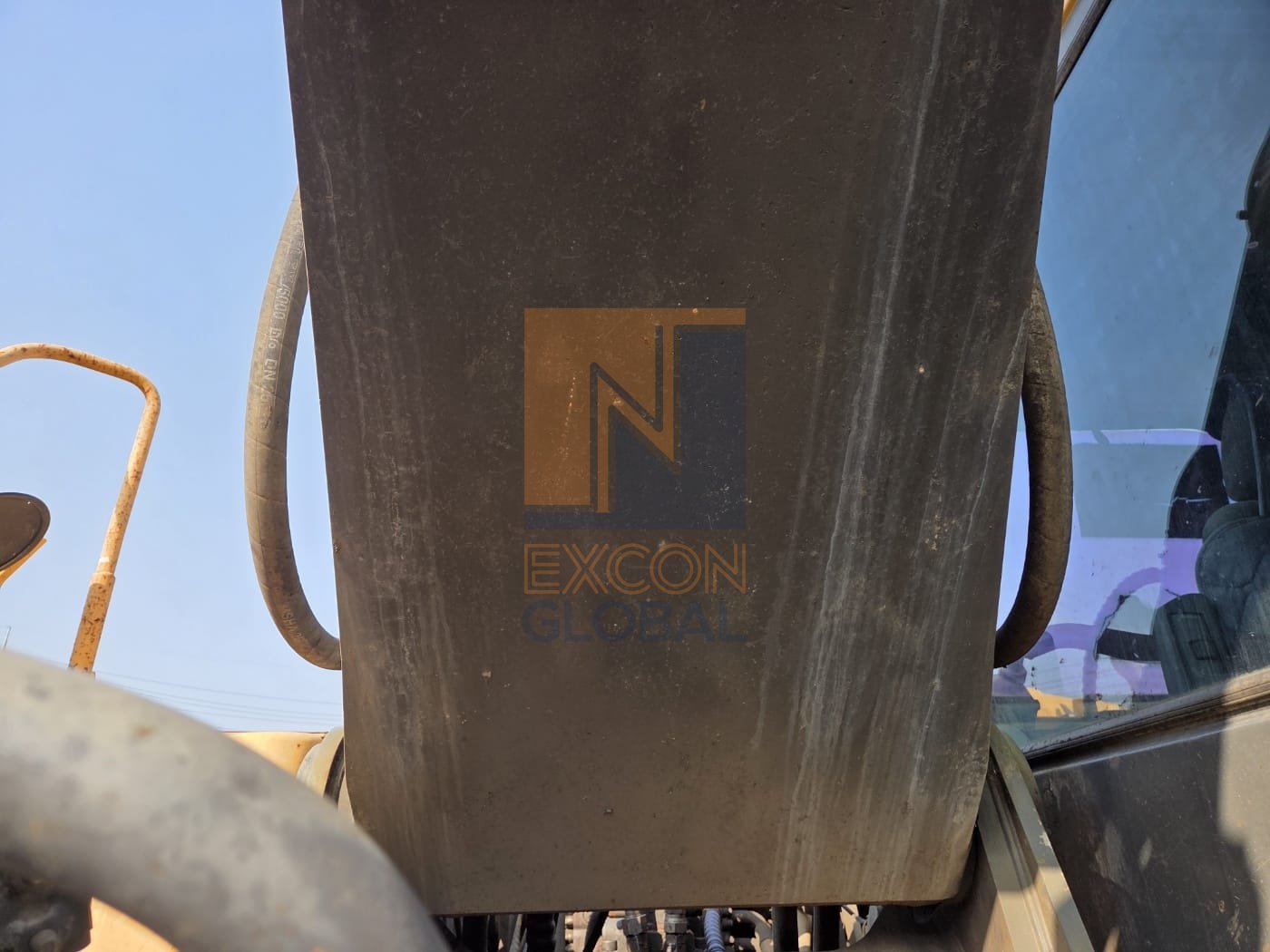 2011 VOLVO 290B PRIME