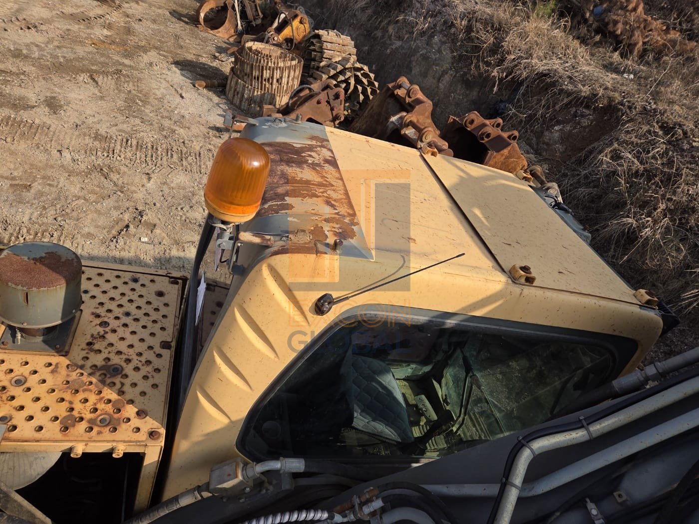 2011 VOLVO 290B PRIME