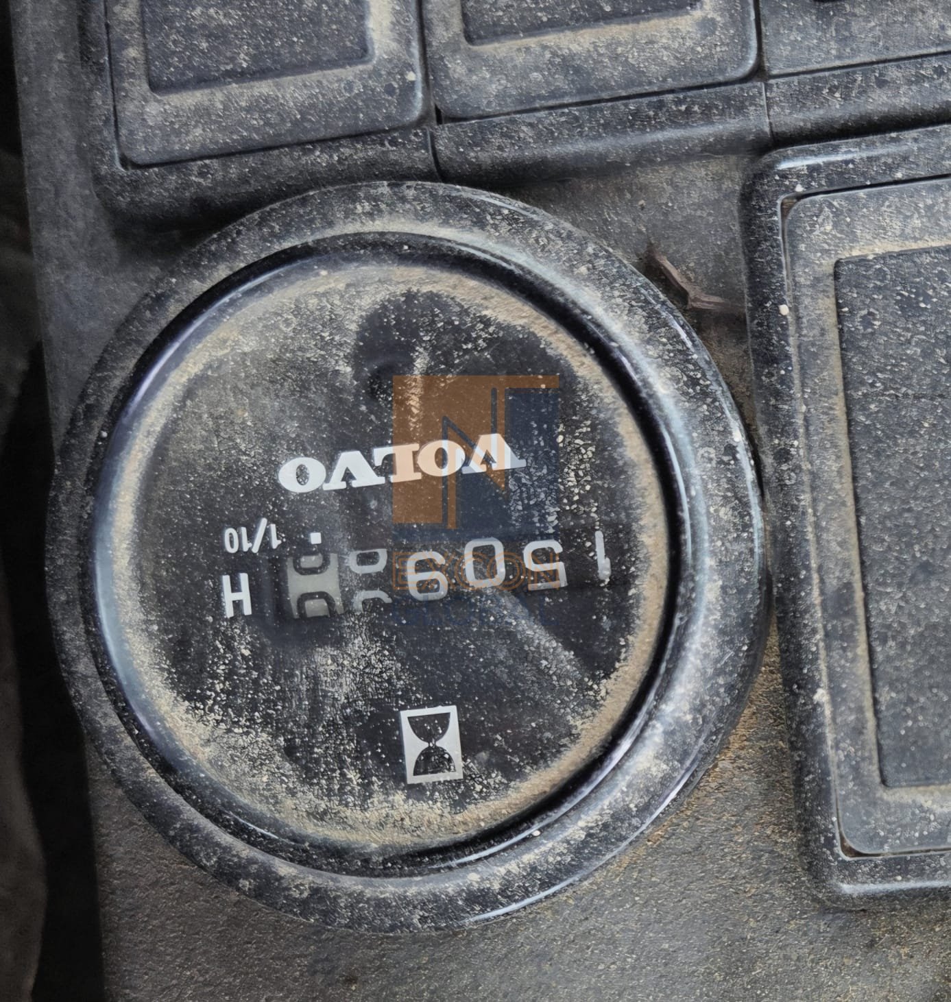 2011 VOLVO 290B PRIME