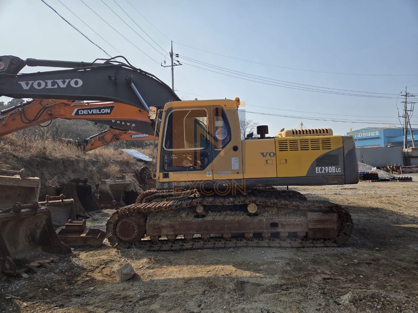 2011 VOLVO 290B PRIME