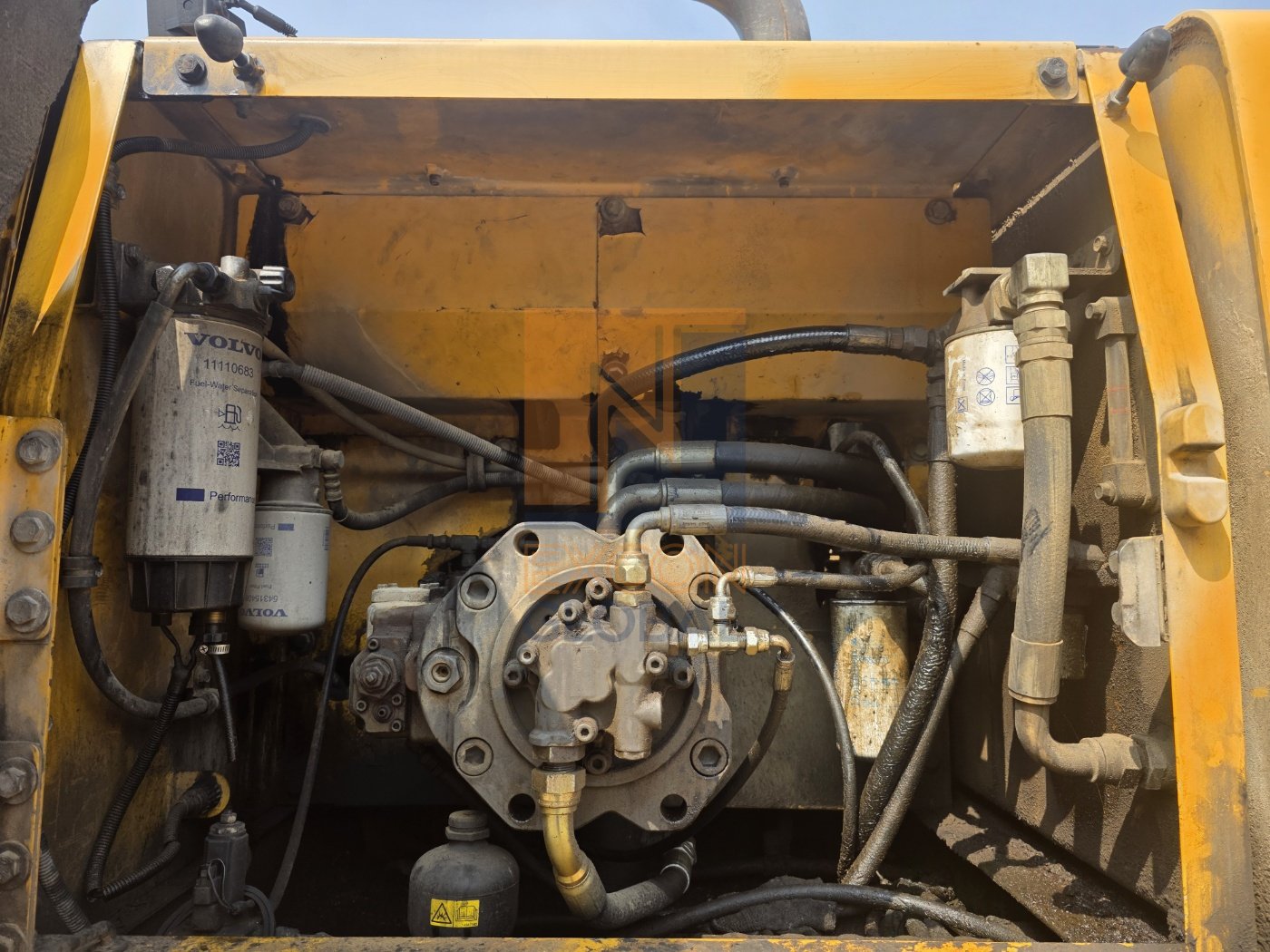 2009 VOLVO 290B PRIME