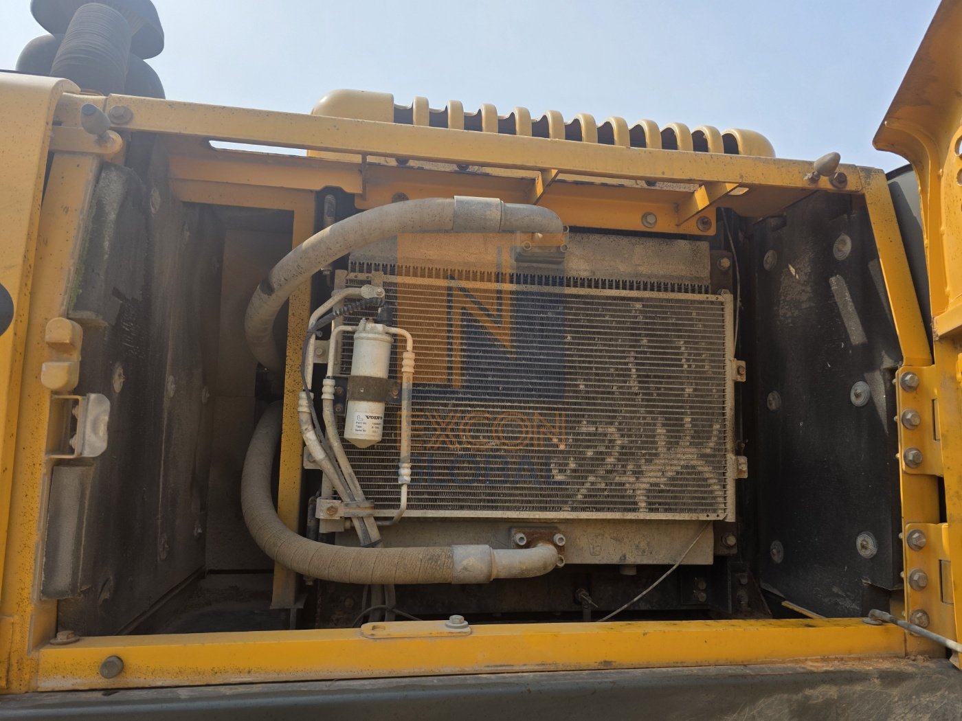 2009 VOLVO 290B PRIME