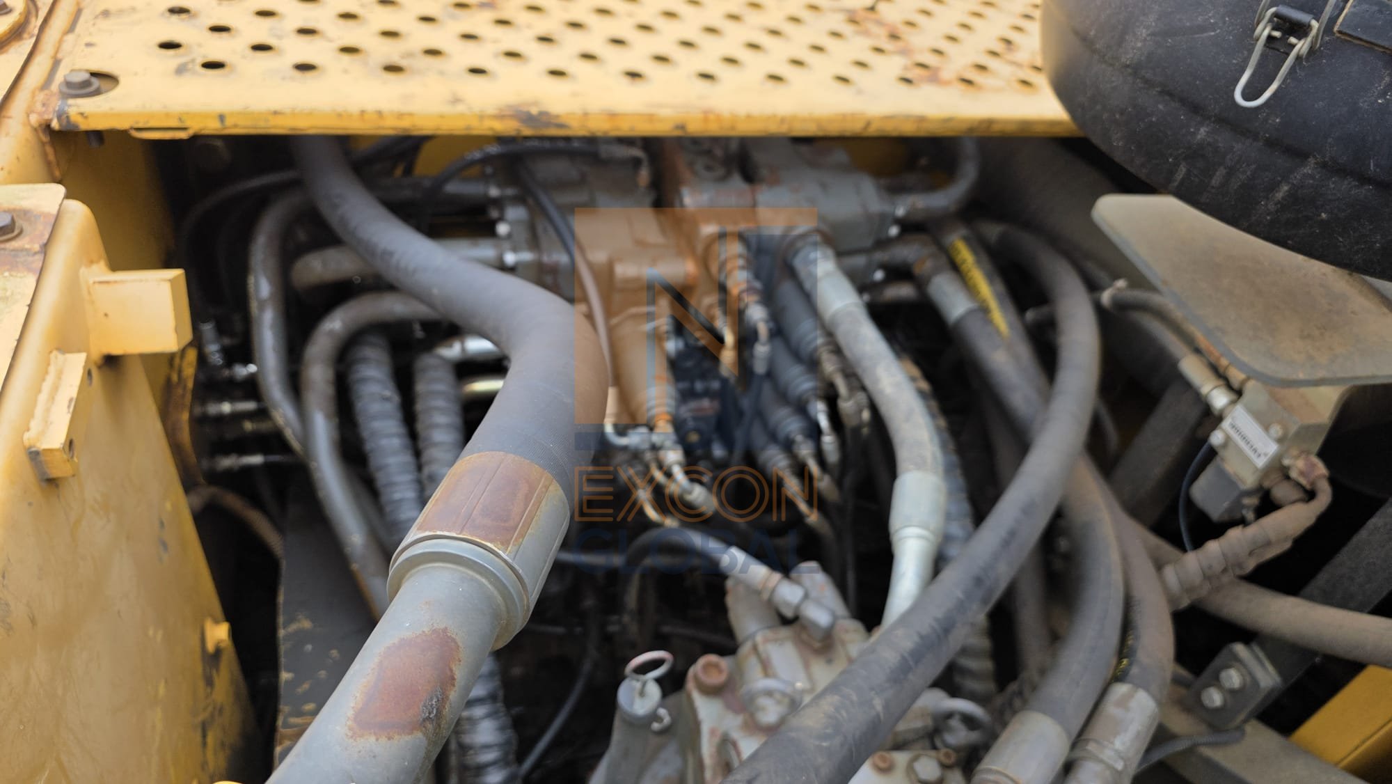 2010 VOLVO 290B PRIME