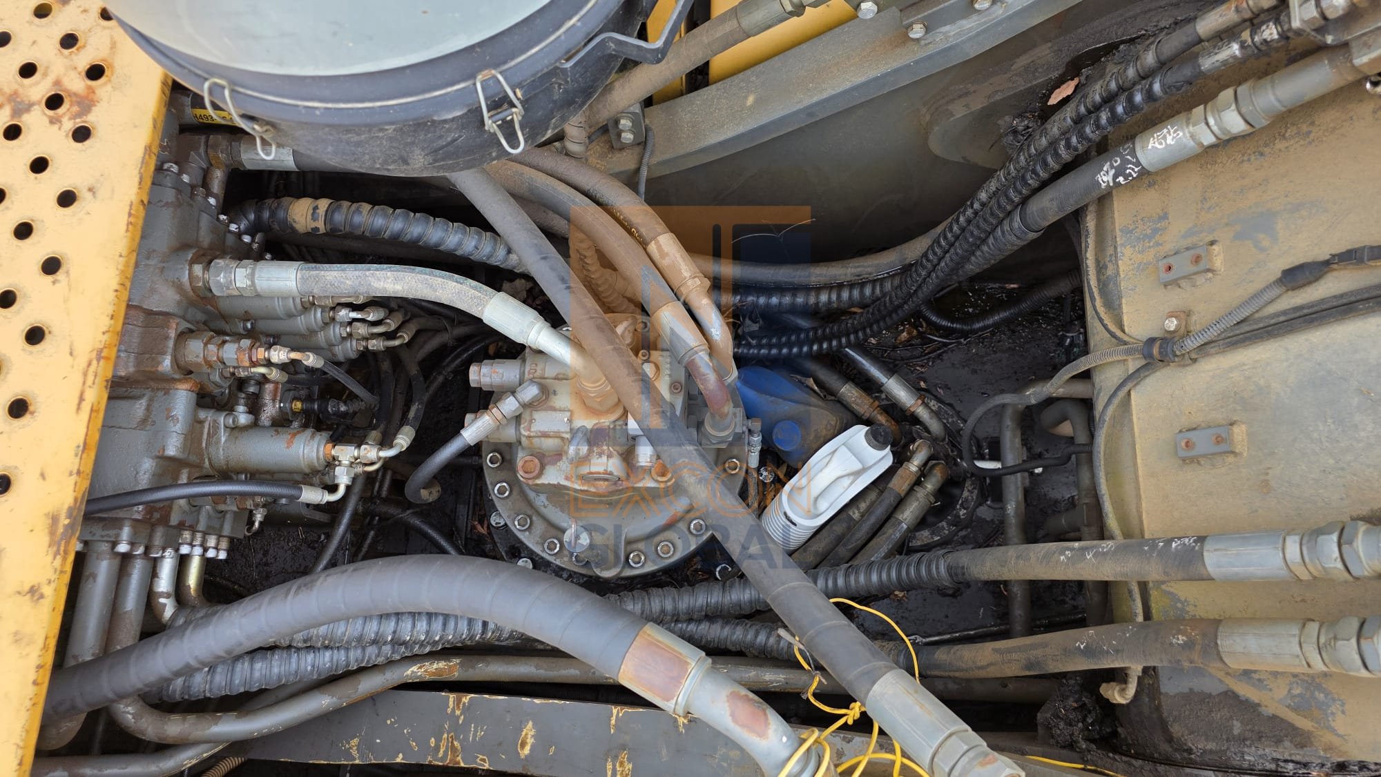 2010 VOLVO 290B PRIME