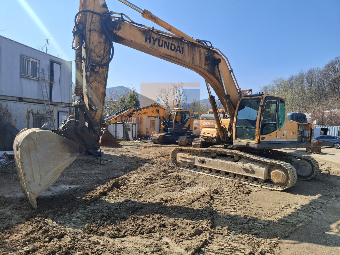 2010 HYUNDAI R300