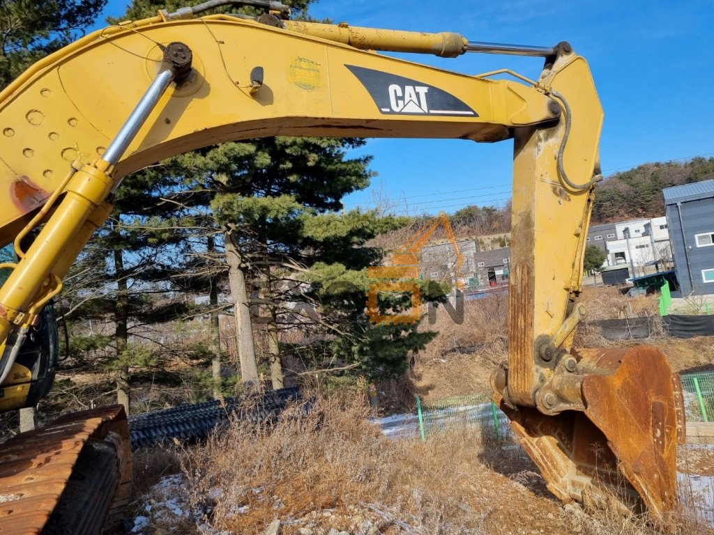 2005 EXCAVATORS 330C