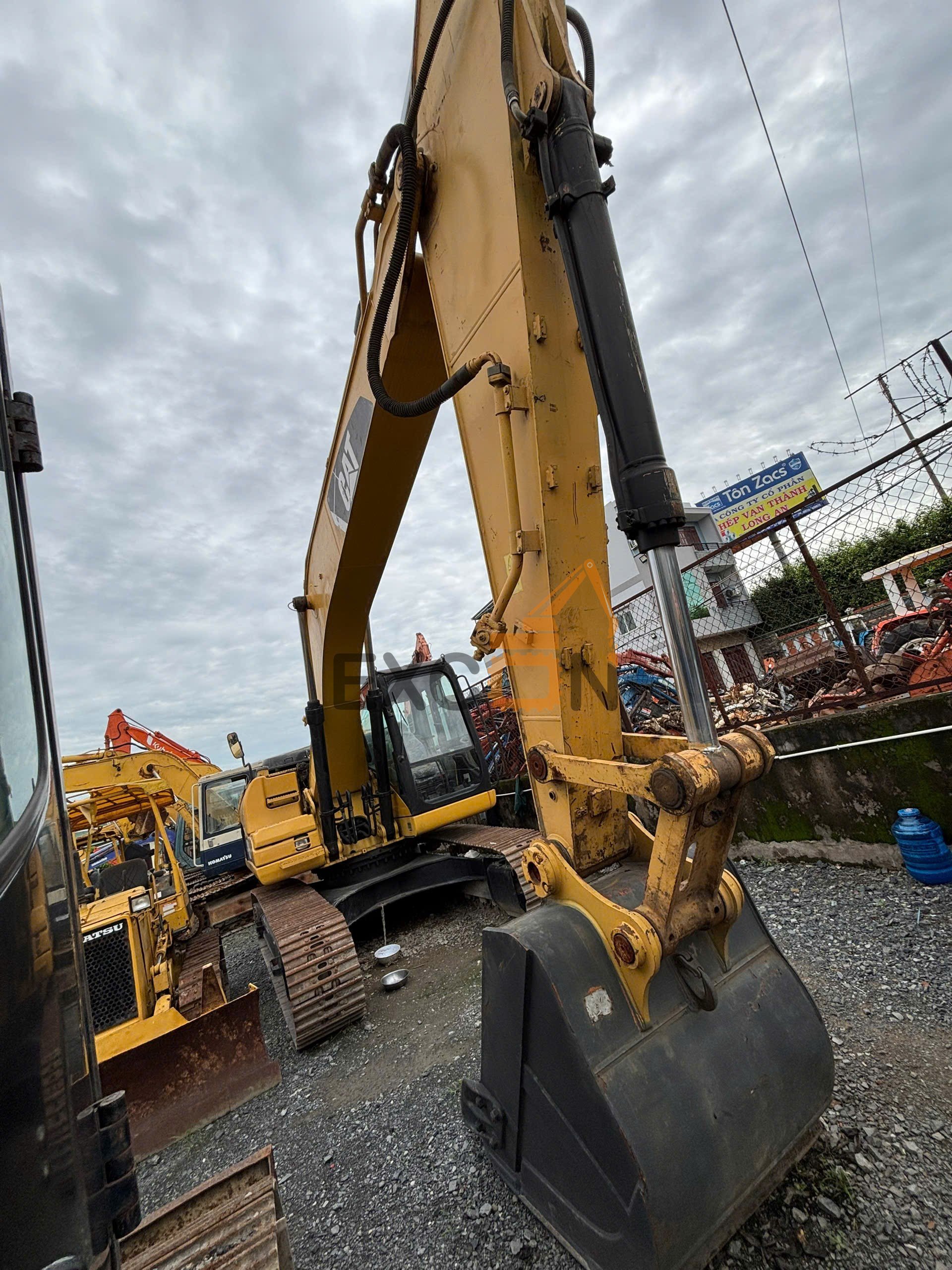 CATERPILLAR 320D